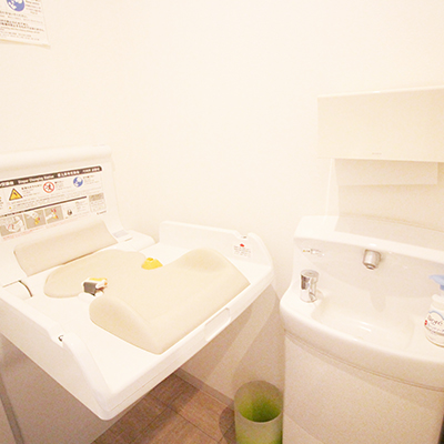 おむつ交換台・パウダールーム